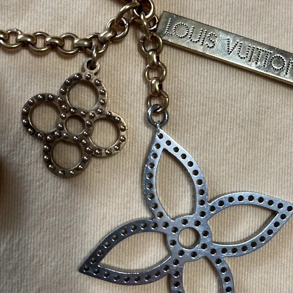Louis Vuitton Bag Charm Gold Silver - Picture 5 of 16